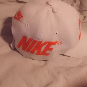 Nike Japanese Twill Snapback White/Red